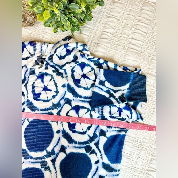 Central Park West Cropped Sweater Hoodie Size XS - Picture 3 of 8